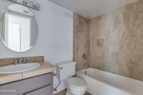 Bath - 1205 E Townley Ave, Phoenix, AZ 85020 photo 3 of 3
