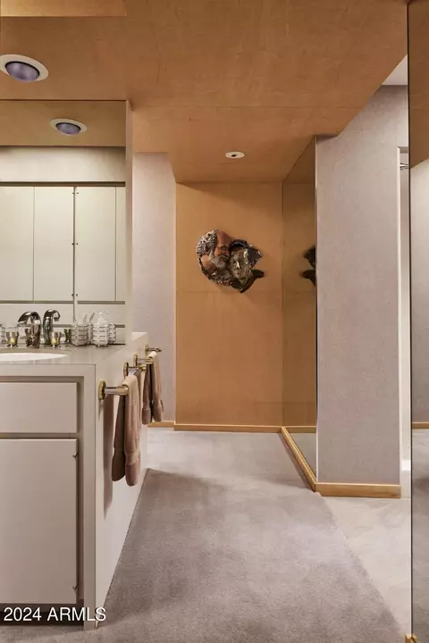 Bath - 2201 E Marshall Ave, Phoenix, AZ 85016 photo 2 of 2