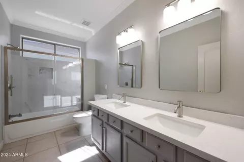 Bath - 1424 E Arabian Ct, Gilbert, AZ 85296 photo 7 of 10