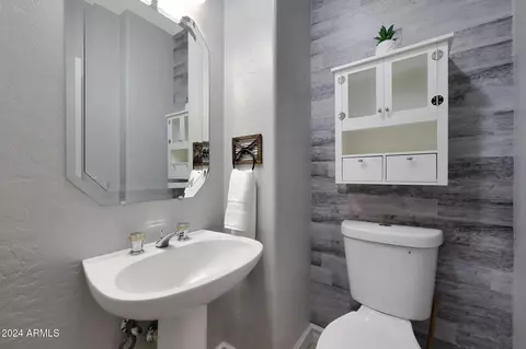 Bath - 1424 E Arabian Ct, Gilbert, AZ 85296 photo 1 of 10