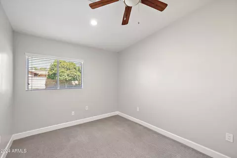 402 E Berridge Ln, Phoenix, AZ 85012 photo 23