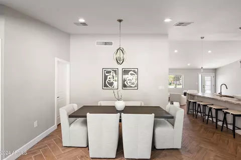 402 E Berridge Ln, Phoenix, AZ 85012 photo 12