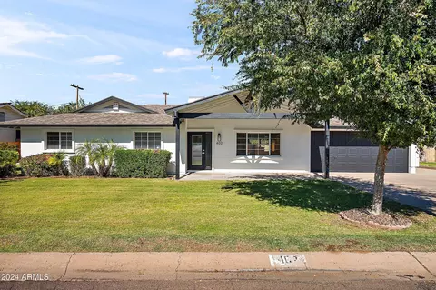 402 E Berridge Ln, Phoenix, AZ 85012 photo 2
