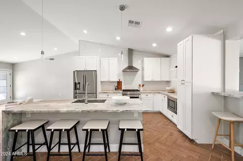 402 E Berridge Ln, Phoenix, AZ 85012 photo 8
