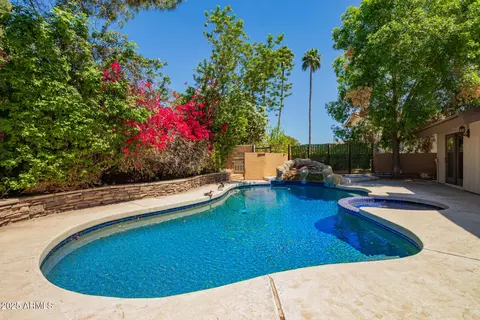 Exterior - 1070 E Sandpiper Dr, Tempe, AZ 85283 photo 9 of 24