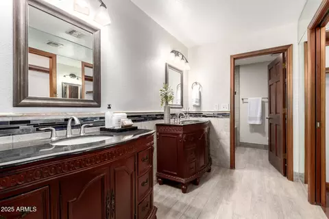 Bath - 1070 E Sandpiper Dr, Tempe, AZ 85283 photo 2 of 4