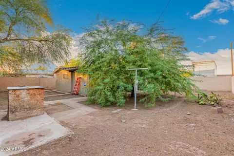 Exterior - 821 E Roeser Rd, Phoenix, AZ 85040 photo 7 of 9