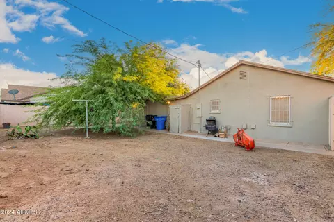 Exterior - 821 E Roeser Rd, Phoenix, AZ 85040 photo 8 of 9
