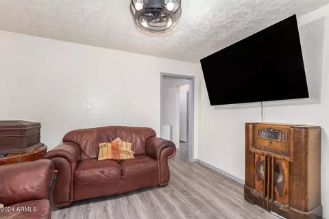 Living - 821 E Roeser Rd, Phoenix, AZ 85040 photo 1 of 1