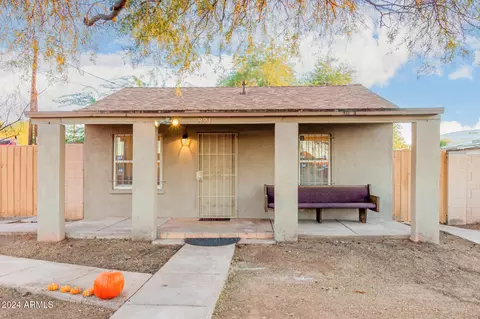 Exterior - 821 E Roeser Rd, Phoenix, AZ 85040 photo 1 of 9