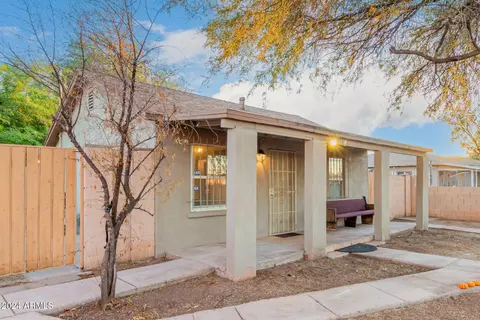 Exterior - 821 E Roeser Rd, Phoenix, AZ 85040 photo 3 of 9