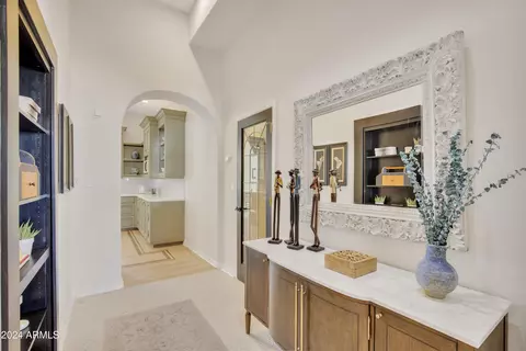 Entry Way - 309 E Hayward Ave, Phoenix, AZ 85020 photo 6 of 7