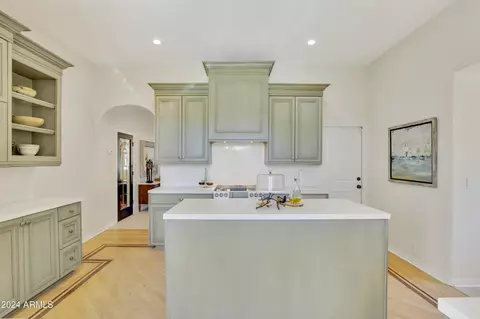 Kitchen - 309 E Hayward Ave, Phoenix, AZ 85020 photo 10 of 11