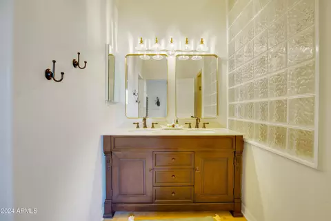 Bath - 309 E Hayward Ave, Phoenix, AZ 85020 photo 7 of 11