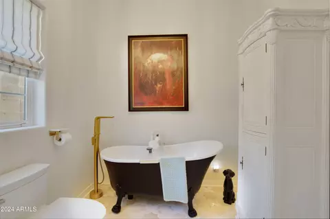 Bath - 309 E Hayward Ave, Phoenix, AZ 85020 photo 1 of 11