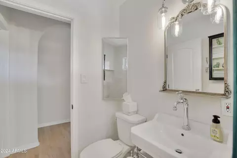 Bath - 309 E Hayward Ave, Phoenix, AZ 85020 photo 4 of 11