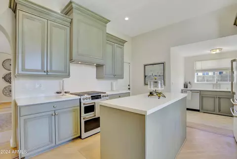 Kitchen - 309 E Hayward Ave, Phoenix, AZ 85020 photo 4 of 11