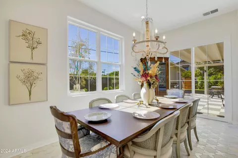 Dining - 309 E Hayward Ave, Phoenix, AZ 85020 photo 5 of 7