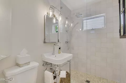 Bath - 309 E Hayward Ave, Phoenix, AZ 85020 photo 3 of 11