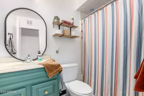 Bath - 3017 W Hearn Rd, Phoenix, AZ 85053 photo 1 of 1
