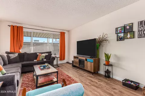 Living - 3017 W Hearn Rd, Phoenix, AZ 85053 photo 2 of 3