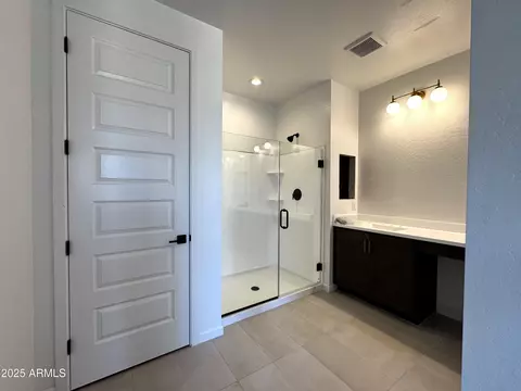 Bath - 25944 N 22nd Ln, Phoenix, AZ 85085 photo 3 of 5