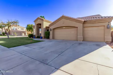 1841 W Honeysuckle Ln, Chandler, AZ 85248