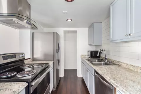 5211 N 42nd Ln, Phoenix, AZ 85019 photo 6