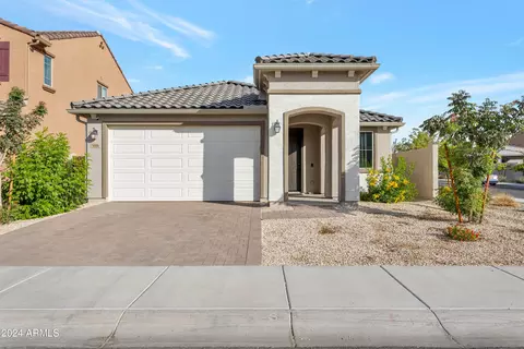 9006 W Luke Ave, Glendale, AZ 85305