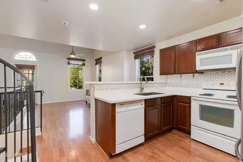 5645 S 21st Pl, Phoenix, AZ 85040 photo 9