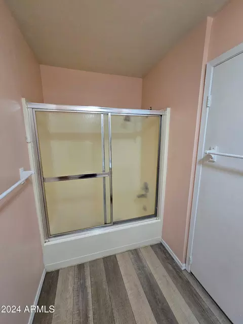 Bath - 4731 N 10th St, Phoenix, AZ 85014 photo 2 of 6