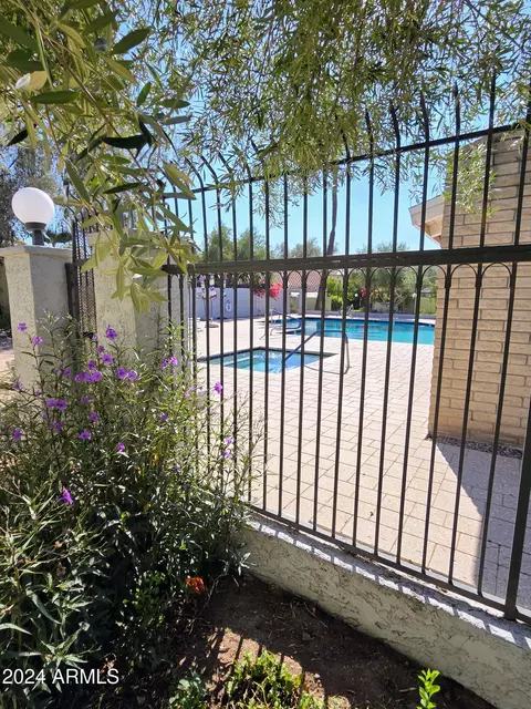 Exterior - 4731 N 10th St, Phoenix, AZ 85014 photo 10 of 16