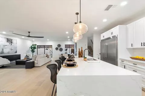 Kitchen - 4841 E Fairmount Ave, Phoenix, AZ 85018 photo 6 of 7