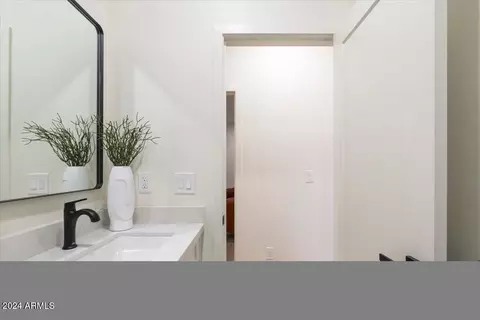 Bath - 4841 E Fairmount Ave, Phoenix, AZ 85018 photo 5 of 13