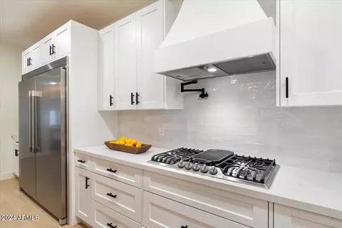 Kitchen - 4841 E Fairmount Ave, Phoenix, AZ 85018 photo 5 of 7