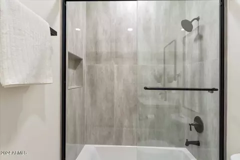 Bath - 4841 E Fairmount Ave, Phoenix, AZ 85018 photo 6 of 13
