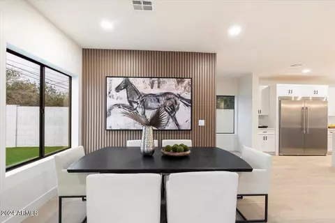 Dining - 4841 E Fairmount Ave, Phoenix, AZ 85018 photo 1 of 2
