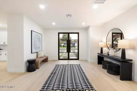 Entry Way - 4841 E Fairmount Ave, Phoenix, AZ 85018 photo 2 of 4
