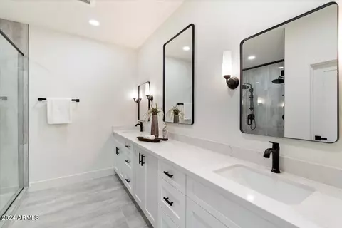 Bath - 4841 E Fairmount Ave, Phoenix, AZ 85018 photo 7 of 13