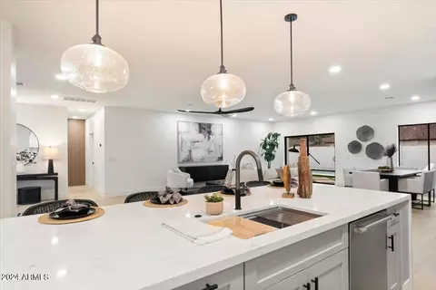 Kitchen - 4841 E Fairmount Ave, Phoenix, AZ 85018 photo 7 of 7