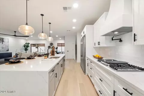 Kitchen - 4841 E Fairmount Ave, Phoenix, AZ 85018 photo 3 of 7