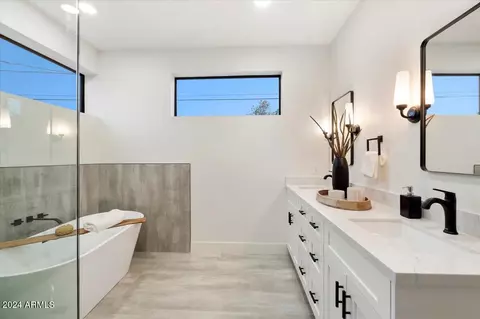 Bath - 4841 E Fairmount Ave, Phoenix, AZ 85018 photo 1 of 13