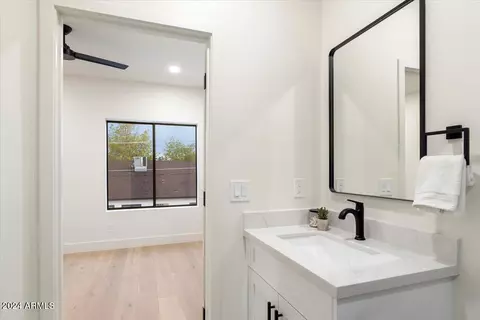 Bath - 4841 E Fairmount Ave, Phoenix, AZ 85018 photo 10 of 13