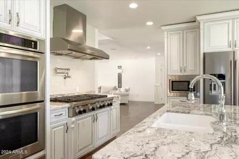 77 E Ocotillo Rd, Phoenix, AZ 85012 photo 13