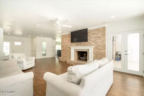 77 E Ocotillo Rd, Phoenix, AZ 85012 photo 7
