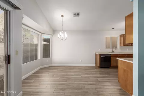 3402 E Sequoia Dr, Phoenix, AZ 85050 photo 9