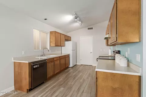 3402 E Sequoia Dr, Phoenix, AZ 85050 photo 11