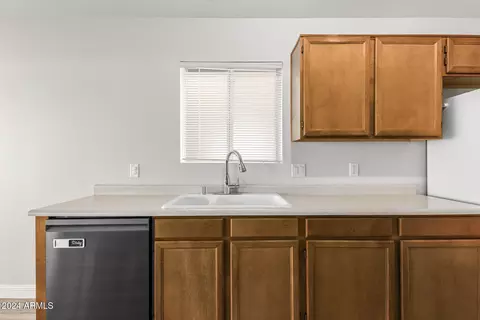 3402 E Sequoia Dr, Phoenix, AZ 85050 photo 12