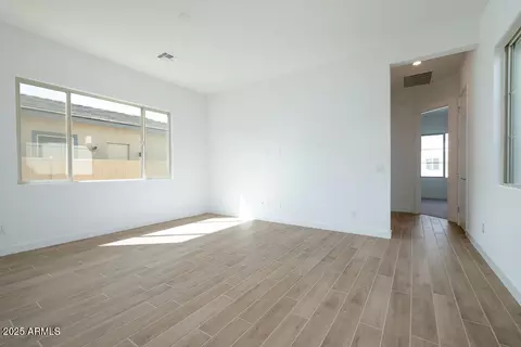 Living - 829 W Golden Ore Pass, Apache Junction, AZ 85120 photo 6 of 7