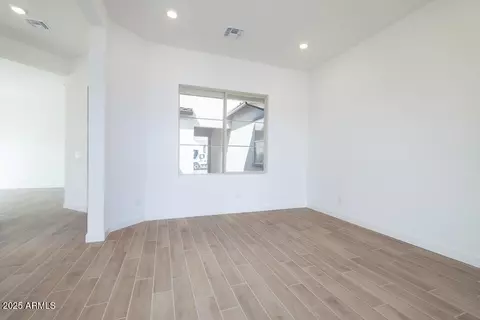 Living - 829 W Golden Ore Pass, Apache Junction, AZ 85120 photo 5 of 7